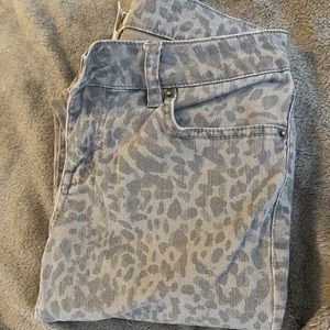 Life in Progress Size 27 Grey Leopard Print Jeans